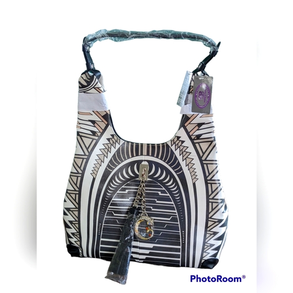 Designed in new york by Sharif Handbags - NEW Designed in NY by Sharif Shoulder Bag comes with dust bag.